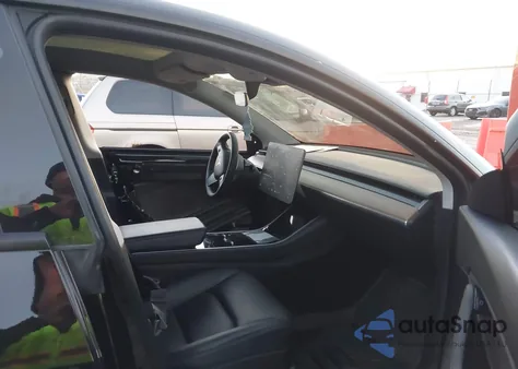 2021 Tesla Model Y Standard Range Rear-Wheel Drive from USA, damaged, VIN 5YJYGDEDXMF114032